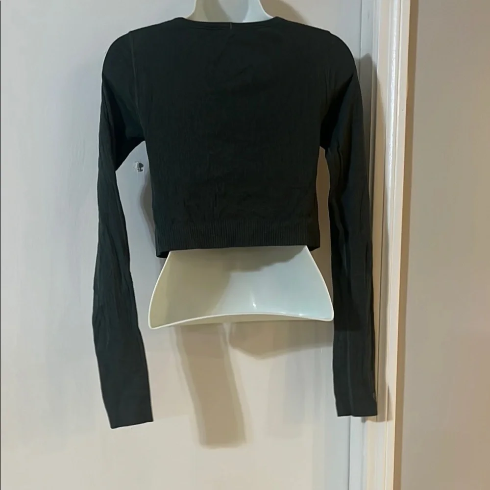 Lululemon Women's Black Long Sleeve Crop Top
